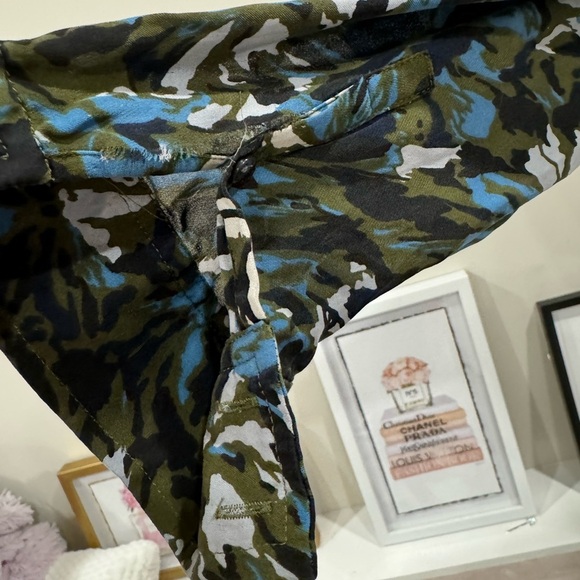 Veronica Beard Georgina Button
Front Silk Dress Green Knee Length
8 Pattern Sz 6 - Picture 7 of 11